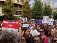 KOSOVO NA NOGAMA: Građani na ulicama Prištine traže smrtne kazne zbog silovanja djevojčice