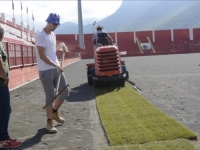 NAKON BROJNIH PROBLEMA I KAŠNJENJA KONAČNO LIJEPA VIJEST ZA 'ROĐENE': Počelo postavljanje travnjaka na Veležovom stadionu