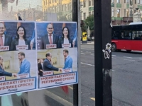 SKANDALOZNI PRIZORI U BEOGRADU: Desničarski pokret iz Srbije plakatima želi diskreditirati Draška Stanivukovića i Jelenu Trivić (FOTO)