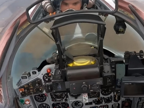 DO SADA NEVIĐENI SNIMAK: Pogledajte kako Ukrajinci gađaju Ruse novim raketama HARM  