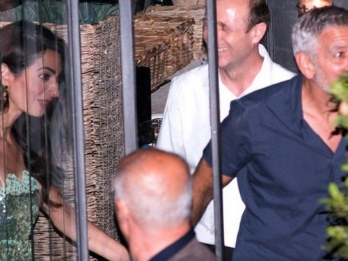 KRATKA SUKNJICA, VELIKI PROBLEMI: George Clooney priskočio u pomoć svojoj lijepoj supruzi Amal…