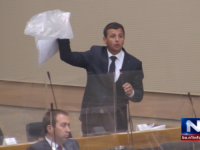 NA SEBI SVOJSTVEN NAČIN: Nebojša Vukanović ponovo napravio show na posebnoj sjednici NSRS-a (VIDEO)