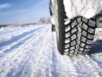 ZIMA JE PRED VRATIMA: Na koliko bara je ispravno napumpati gume za sigurnu zimsku vožnju?