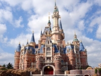 MORAJU SE TESTIRATI: Posjetitelji Disneyja u Šangaju zatvoreni u parku zbog koronavirusa
