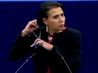 'ŽENA, ŽIVOT, SLOBODA': Švedska zastupnica odrezala kosu u Europskom parlamentu u znak podrške Irankama (VIDEO)