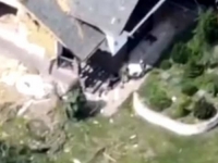 OVO SMO GLEDALI U BOSNI PRIJE 30 GODINA: Pogledajte snimak zabilježen ukrajinskim dronom koji je potpuno osramotio rusku vojsku (VIDEO)