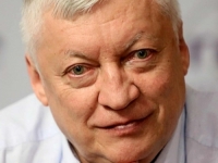 BIVŠI ŠAHOVSKI PRVAK: Anatonij Karpov pretučen u Moskvi?