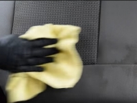 MALE TAJNE VELIKIH MAJSTORA: Ne biste vjerovali čime se sve mogu očistiti fleke u automobilu… (VIDEO)