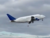 DRAMA NA NEBU: Boeingu otpao točak tokom polijetanja (VIDEO)