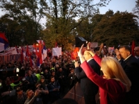 VELIKI SKUP U BANJOJ LUCI: Dodikovi simpatizeri paradiraju u majicama sa likom Vladimira Putina - 'Nećemo BiH po volji bošnjačkog naroda!' (VIDEO)