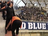I ČASNA SESTRA MEĐU NAVIJAČIMA DINAMA NA 'POLJUDU': I nju je policija pregledala, da 'slučajno ne unese nešto zabranjeno'