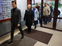 PUNI AUTOBUSI: Veliki broj birača stigao iz Srbije