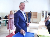 IZBORI U CRNOJ GORI: U Podgorici je do 15 sati glasalo 46,6 posto birača, u Plavu glasač fizički nasrnuo na predstavnika Bošnjačke stranke