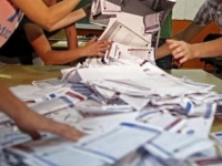 SDS-ovci GLEDAJU I NE VJERUJU: U Bosanskoj Gradišci članovi GIK-a samoinicijativno otvorili vreće sa izbornim materijalom