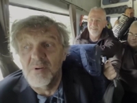 NE MOŽE MU NIKO NIŠTA, JAČI JE OD DODIKA: Pogledajte kako Emir Kusturica tokom turneje po Latinskoj Americi pjeva sevdalinku 'Bosno moja' (VIDEO)