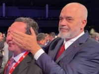 NEVJEROVATNO: Pogledajte šta je Edi Rama uradio Albinu Kurtiju u Berlinu (VIDEO)