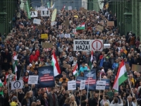 VELIKI PROTEST U MAĐARSKOJ: 'Orbane, gubi se!'