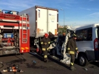 STRAVIČNA NESREĆA U ITALIJI: Poginulo šest osoba, minibus u potpunosti uništen