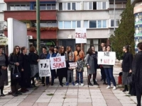 ŽENE PORUČILE SA PROTESTA U GORAŽDU: 'Tema nasilja u porodici nije interesantna za Tužilaštva'