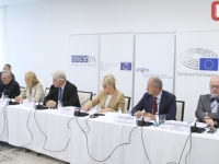 'SB' NA PRESS-u MEĐUNARODNIH POSMATRAČA: 'Schmidtova odluka podriva demokratiju' (FOTO)