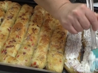 IDEALNO KAD SMO SVI NA OKUPU: Danas pravimo krompirušu na tradicionalni način, i ne zaboravite jogurt… (VIDEO)