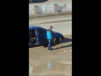 OTKRIVENI SKANDALOZNI POKUŠAJI PREVARA: Snimljeni aktivisti dok kupuju glasove, u Istočnom Novom Sarajevu zaplijenjene naočale za snimanje (VIDEO)