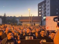 PROTESTI U CAZINU POVODOM BRUTALNOG NAPADA NA MLADOG KOŠARKAŠA: Građani traže pravdu za Azura Terzića