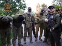 SCENE UŽASA: Maloljetni Kadirovovi sinovi tati na poklon doveli tri ukrajinska zarobljenika (VIDEO)