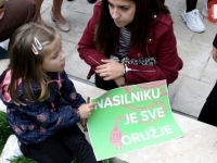 'SB' NA LICU MJESTA: U 19 gradova širom BiH počeli protesti građanki (FOTO)