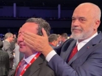 POGODI KO JE: Kamere zabilježile neobičan susret Kurtija i Rame u Berlinu (VIDEO)