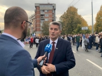 MEHMEDOVIĆ ISPRED ZGRADE OHR-a: 'Visoki predstavnik ne radi dobro, najmanje što može uraditi je da...'