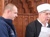 SINIŠA LUKIĆ PRIMIO ISLAM U DŽEMATU POLJICE U ZENICI: Snimak objavio hafiz Čajlaković (VIDEO)