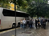 VELIKA IZLAZNOST DIJASPORE: Gužve na glasačkim mjestima, građani stoje u redovima (FOTO)