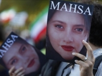 DEMOSTRANTI PALILI VATRU I BLOKIRALI SAOBRAĆAJ: U Iranu nastavljeni protesti nakon smrti Mahse Emini