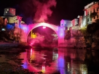 SPEKTAKULARNI PRIZORI IZ HERCEGOVINE: Mostarski skakači na poseban način odali počast preminulom osnivaču Red Bulla (FOTO, VIDEO)
