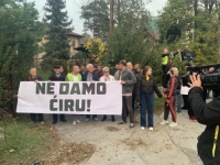 'NE DAMO ĆIRU': Građani Zavidovića protestnom šetnjom izrazili nezadovoljstvo zbog najavljene prodaje simbola ovog grada