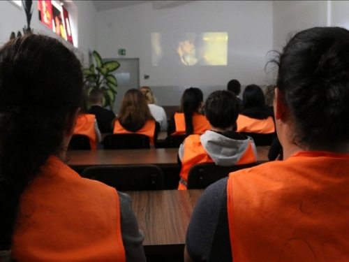 ŽIVOT IZA REŠETAKA: Zatvorenicama u kosovskom zatvoru omogućeno gledanje filma o pravima žena