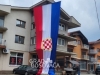 SAD VEĆ TRADICIONALNO: U Busovači postavljena 'najveća zastava' tzv. Herceg-Bosne uoči utakmice Hrvatska - Kanada