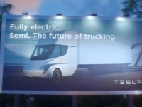 BOCNULI AMERIKANCE: Ovako se Renault našalio s Teslom (VIDEO)