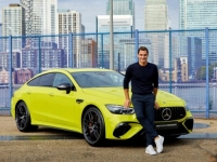 BOJA TENISKE LOPTICE: Roger Federer promovira žuti Mercedes za četvrt milona eura