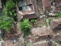 UZNEMIRUJUĆI PRIZORI IZ INDONEZIJE: Broj poginulih u potresu popeo se na 321, traje potraga za nestalim (FOTO, VIDEO)
