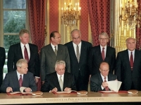 ZELENSKI U KOŽI IZETBEGOVIĆA 27 GODINA KASNIJE: Zašto Ukrajina ne bi trebala prihvatiti mir sličan onom u BiH?