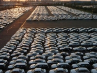 NESTVARNE SCENE IZ NJEMAČKE: Novi problemi za autoindustriju, u velikoj luci gomilaju se hiljade vozila…