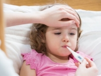 UPOZORAVA PEDIJATRICA: Ovo su najveće greške koje radite kad dijete ima temperaturu