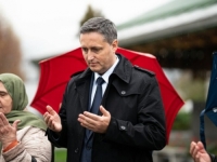 PRVA POSJETA UNUTAR BIH: Član Predsjedništva BiH Denis Bećirović odao počast žrtvama genocida u Srebrenici