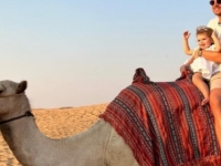 ODMOR U DUBAIJU: Edin Džeko sa kćerkicom Dalijom uživao u jahanju kamile