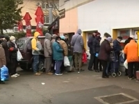 SRAMOTNI PRIZORI IZ REPUBLIKE SRPSKE: Dok se političari otimaju za fotelje - građani su gladni, u redovima ispred javnih kuhinja u Banjoj Luci stoje inženjeri, borci, bivše misice..... (VIDEO)