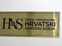 HNS VAN SVIH NJIH: 'Nasrtaji na simbole...'
