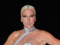 SVI SU GLEDALI SAMO U NJU: Jelena Karleuša blistala u haljini, kristali jedva prekrili grudi (FOTO)