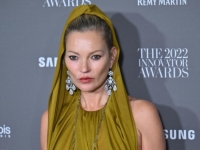 JEDVA ODRŽALA GOVOR: Kate Moss zabrinula fanove svojim bizarnim ponašanjem na dodjeli nagrada (VIDEO)